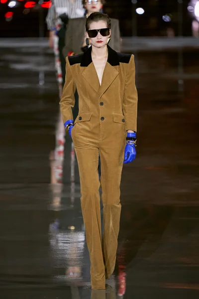 Look 15